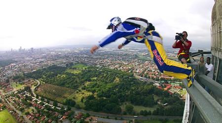 Base jumping - HypeScience.com