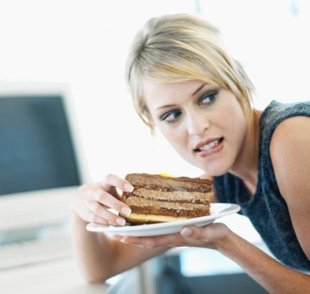 comendo bolo