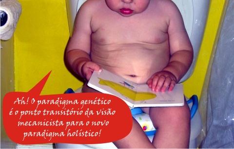 bebê lendo livro