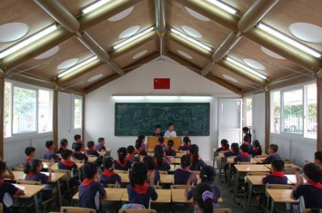 escola de papelão