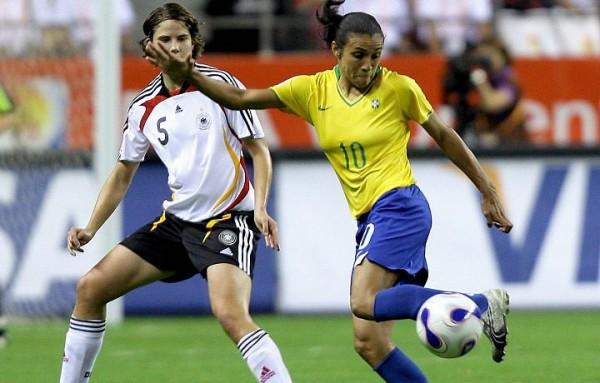 http://hypescience.com/wp-content/uploads/2011/07/futebol-feminino-e1310567082291.jpg