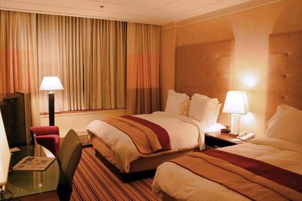 hotel-room-renaissance-columbus-ohio-600x400.jpg