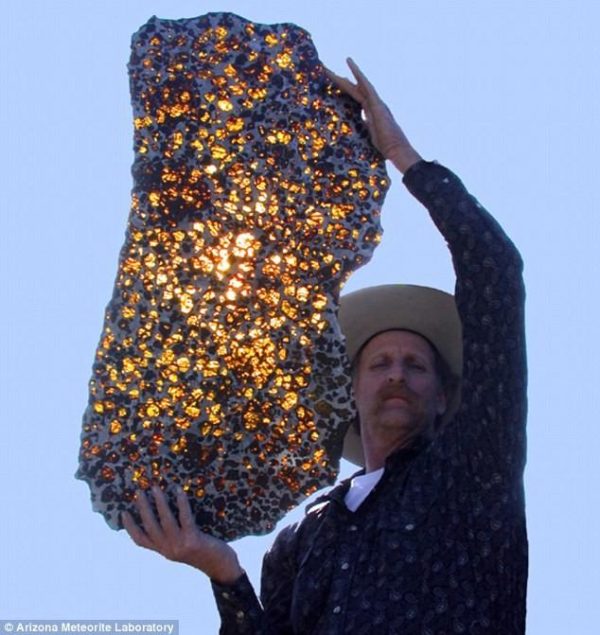 beautiful-and-mysterious-fukang-meteorite-1