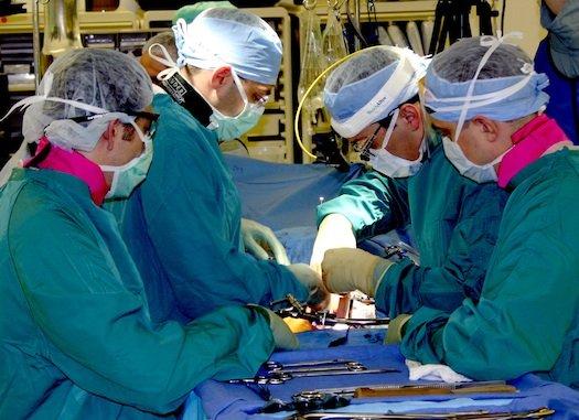 surgeons-at-procedure