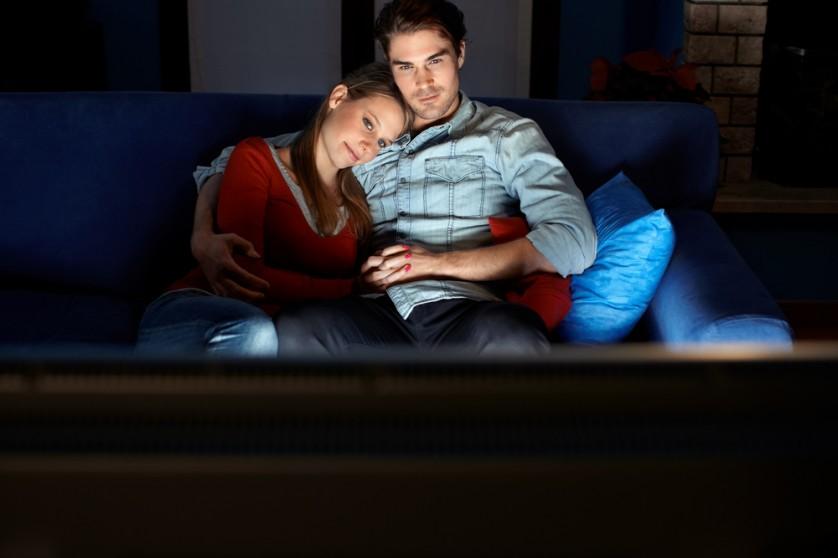 couple-watching-movie-at-home