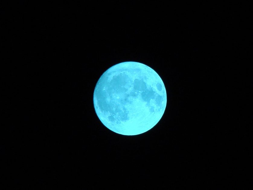 lua azul