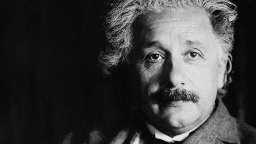 Albert Einstein era canhoto