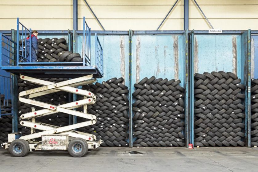 Empresas especializadas inspecionam pneus usados e os preparam para o mercado de segunda mão 
