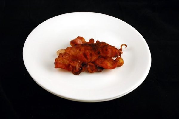 Bacon frito – 34 gramas= 200 calorias