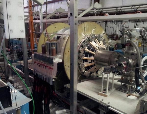 fusion-driven-rocket-test-chamber-at-the-uw-plasma-dynamics-lab-in-redmond-the-green-vacuum-chamber-is-surrounded-by-two-large-high-strength-aluminum-magnets