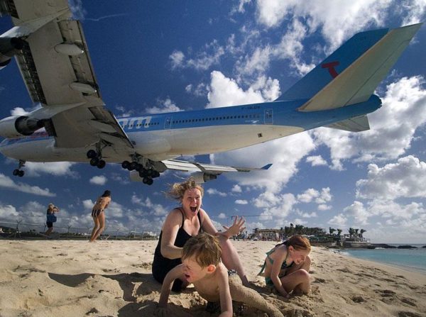 plane-landing-maho-beach-4