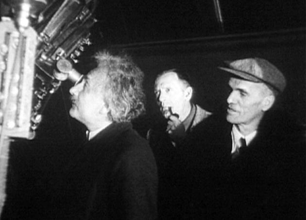 Einstein no Observatório Monte Wilson em 1931, com Edwin Hubble (centro) e Walter Adams
