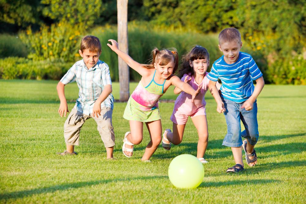 Por que as crianças precisam brincar ao ar livre?