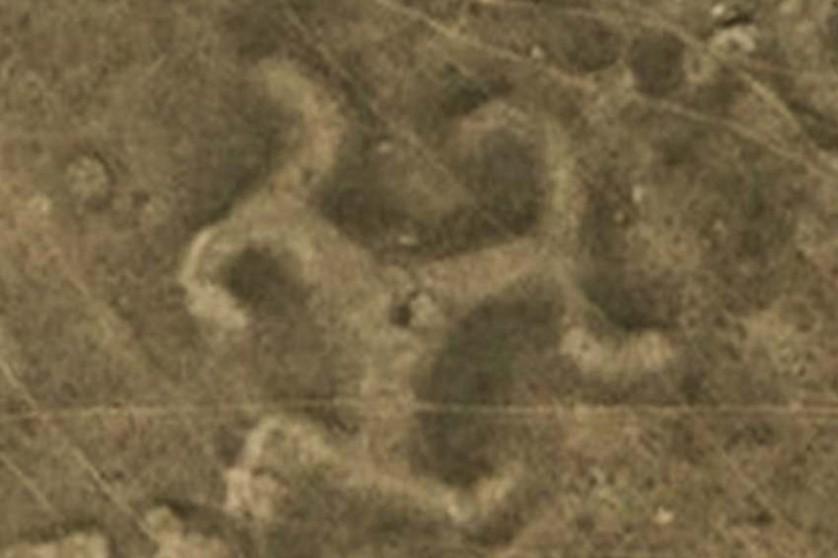 Suasticas gigantes e outras formas geometricas antigas são encontradas no Cazaquistao 6
