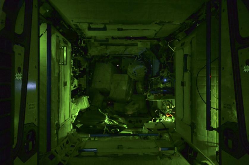 Estação Espacial Internacional a noite (1)