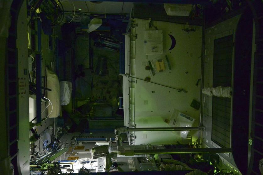 Estação Espacial Internacional a noite (11)