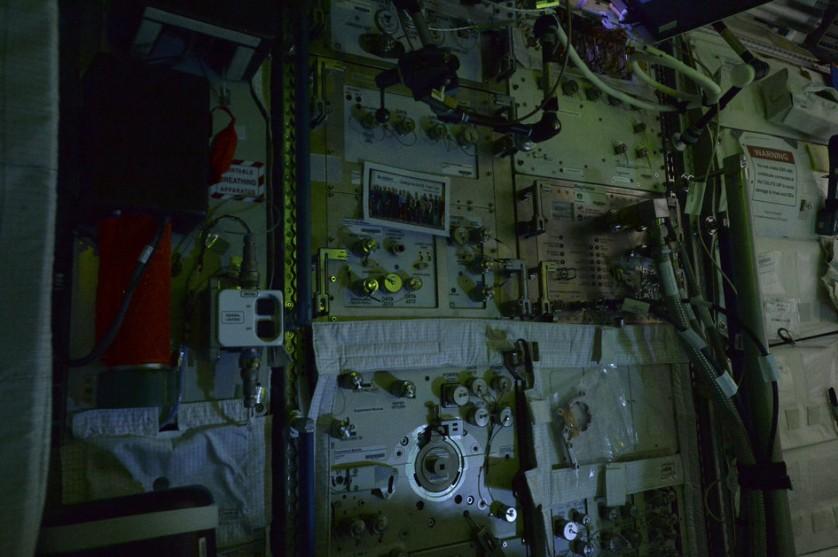 Estação Espacial Internacional a noite (4)