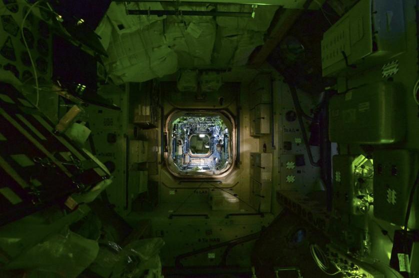 Estação Espacial Internacional a noite (6)