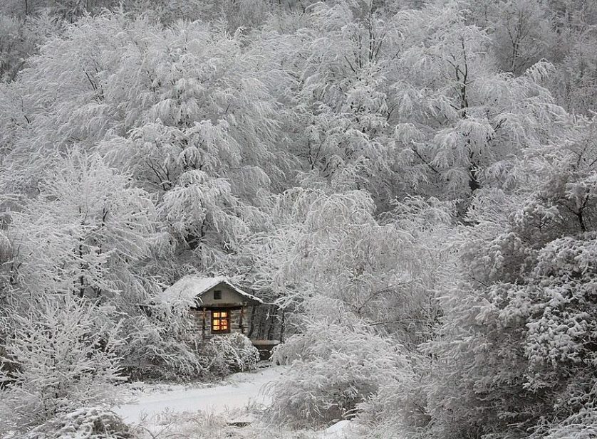 casas-solitarias-cobertas-de-neve-20