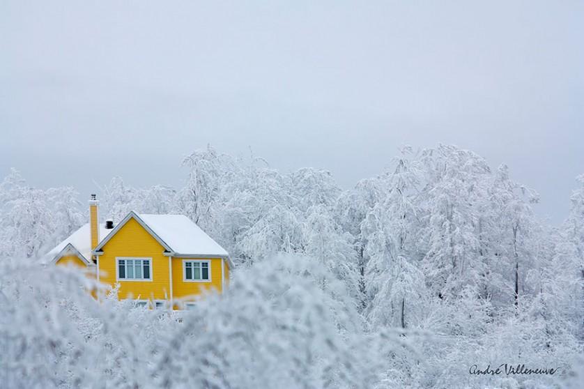 casas-solitarias-cobertas-de-neve-26