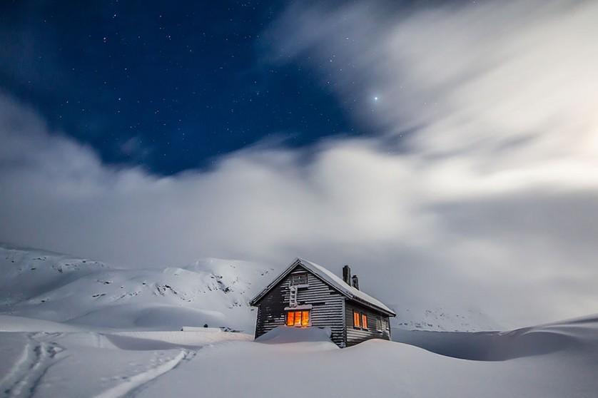 casas-solitarias-cobertas-de-neve-36