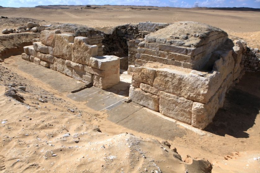 Túmulo encontrado da até então desconhecida Rainha Khentakawess III