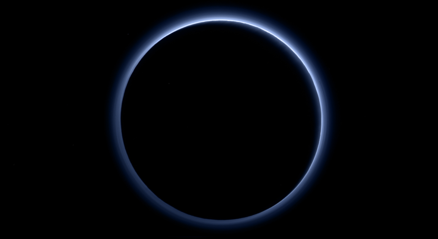 Atmosfera azul de Plutão