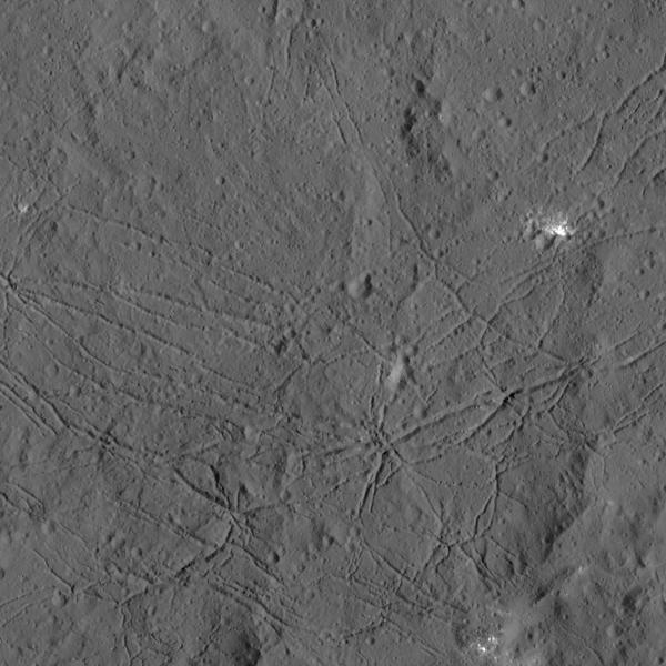 cratera pontos brilhantes ceres 2
