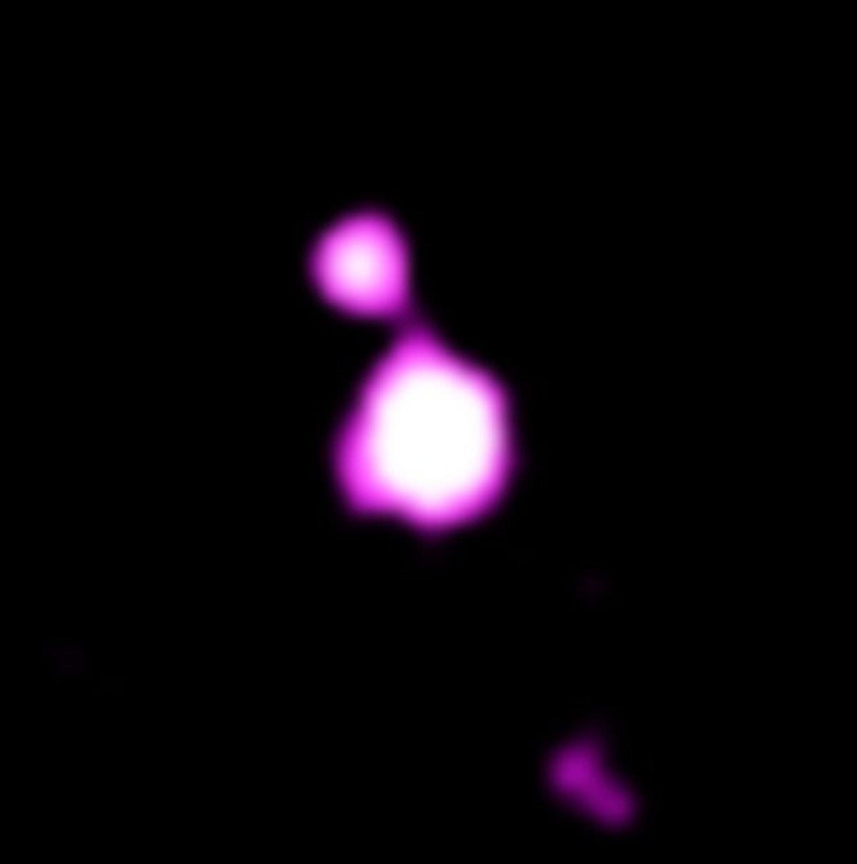 Imagem dos jatos sendo emitidos pelo buraco negro a 80% da velocidade da luz