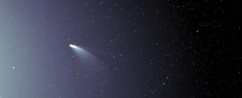 Foto do cometa NEOWISE