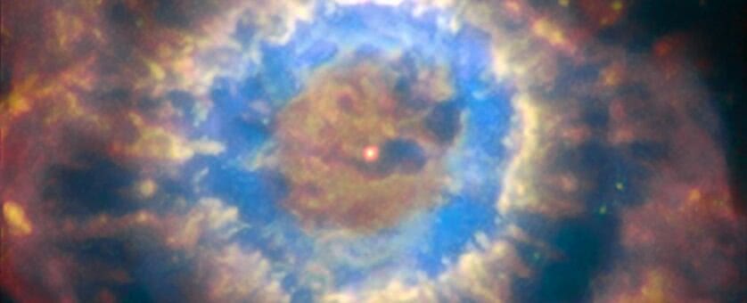Uma estrela anã branca após ejetar sua massa para formar uma nebulosa planetária